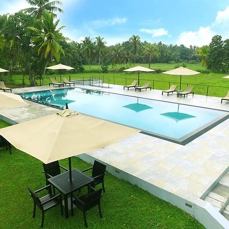 Miracle Resorts & Villas ポロンナルワ エクステリア 写真
