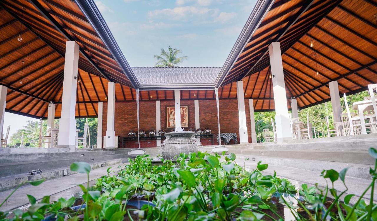 Miracle Resorts & Villas ポロンナルワ エクステリア 写真