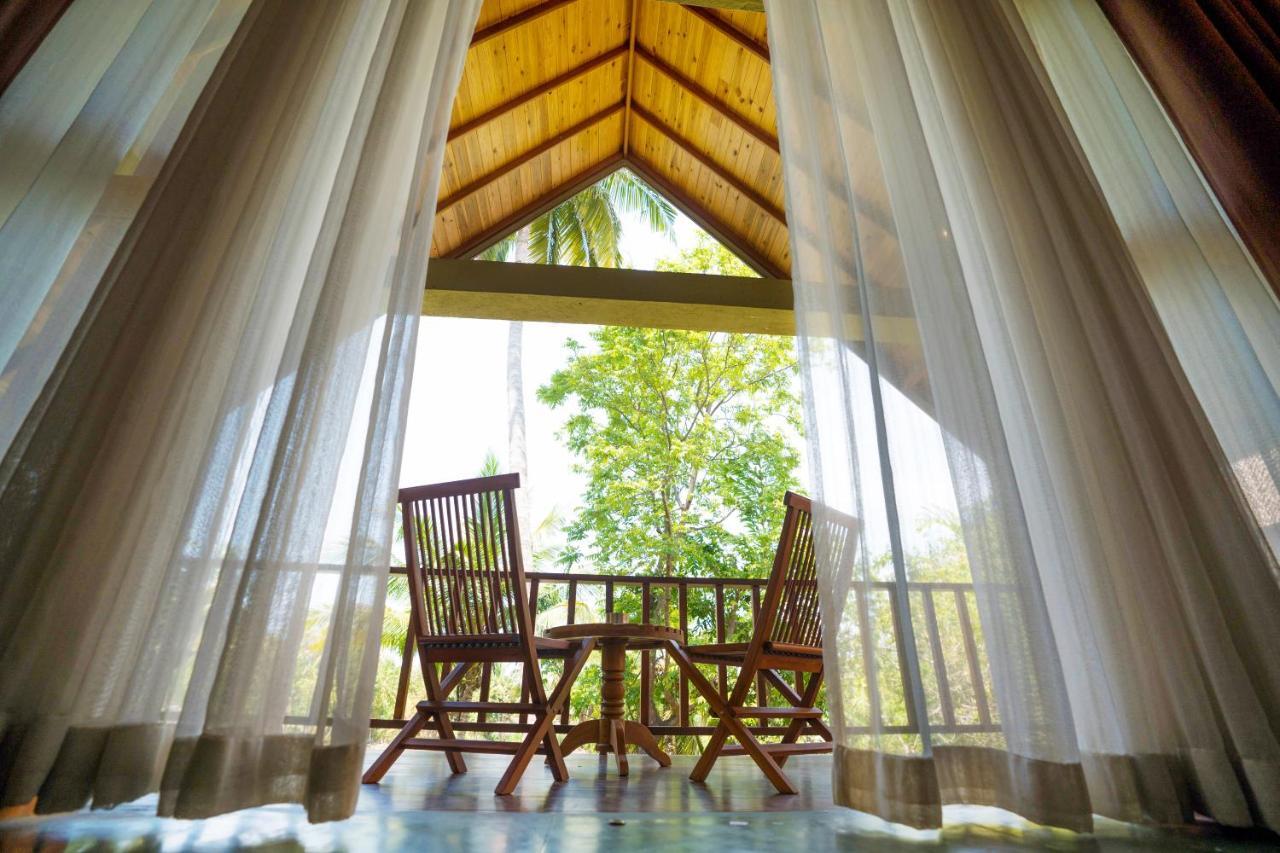 Miracle Resorts & Villas ポロンナルワ エクステリア 写真