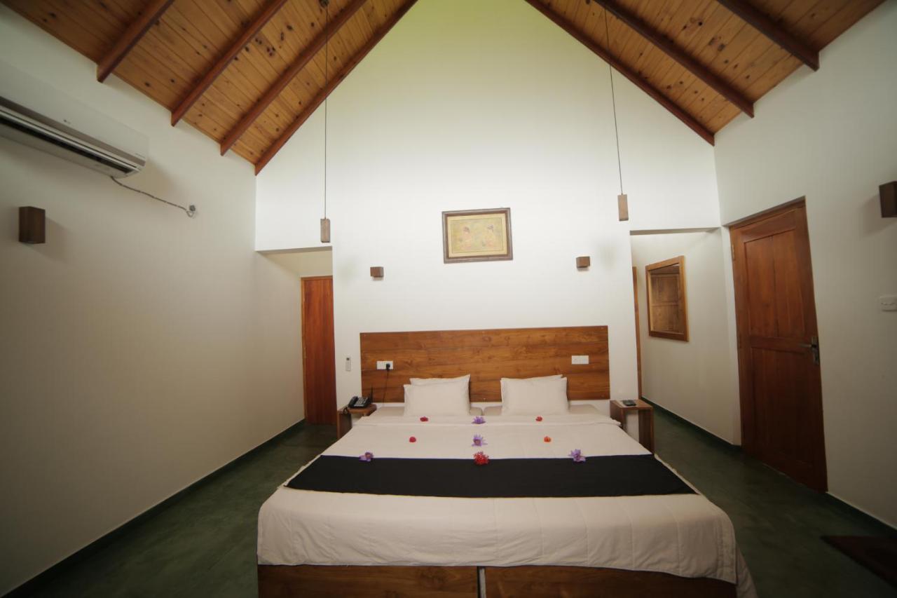 Miracle Resorts & Villas ポロンナルワ エクステリア 写真