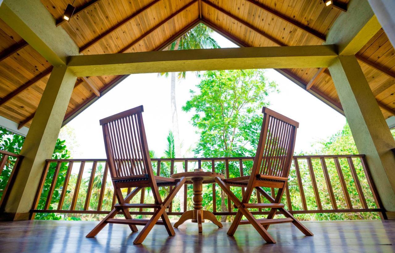 Miracle Resorts & Villas ポロンナルワ エクステリア 写真