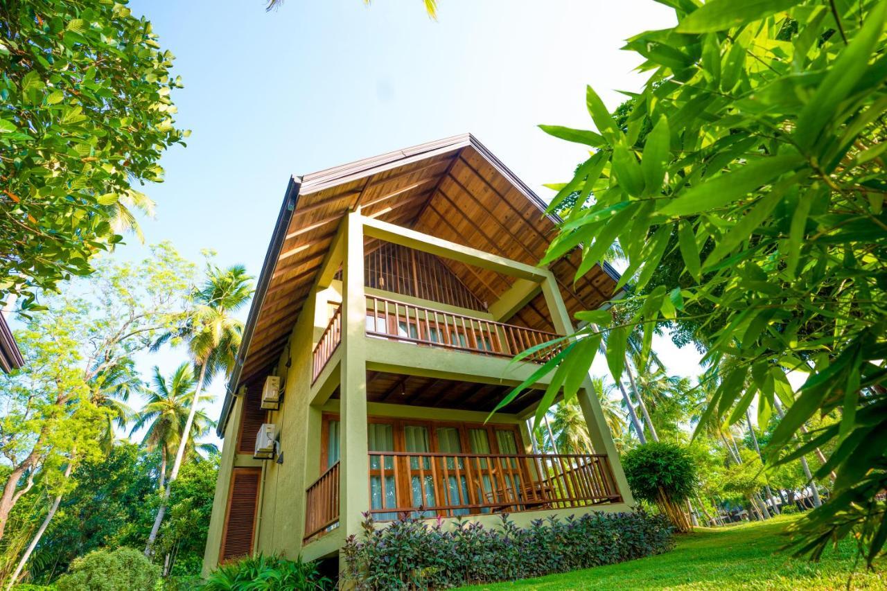 Miracle Resorts & Villas ポロンナルワ エクステリア 写真